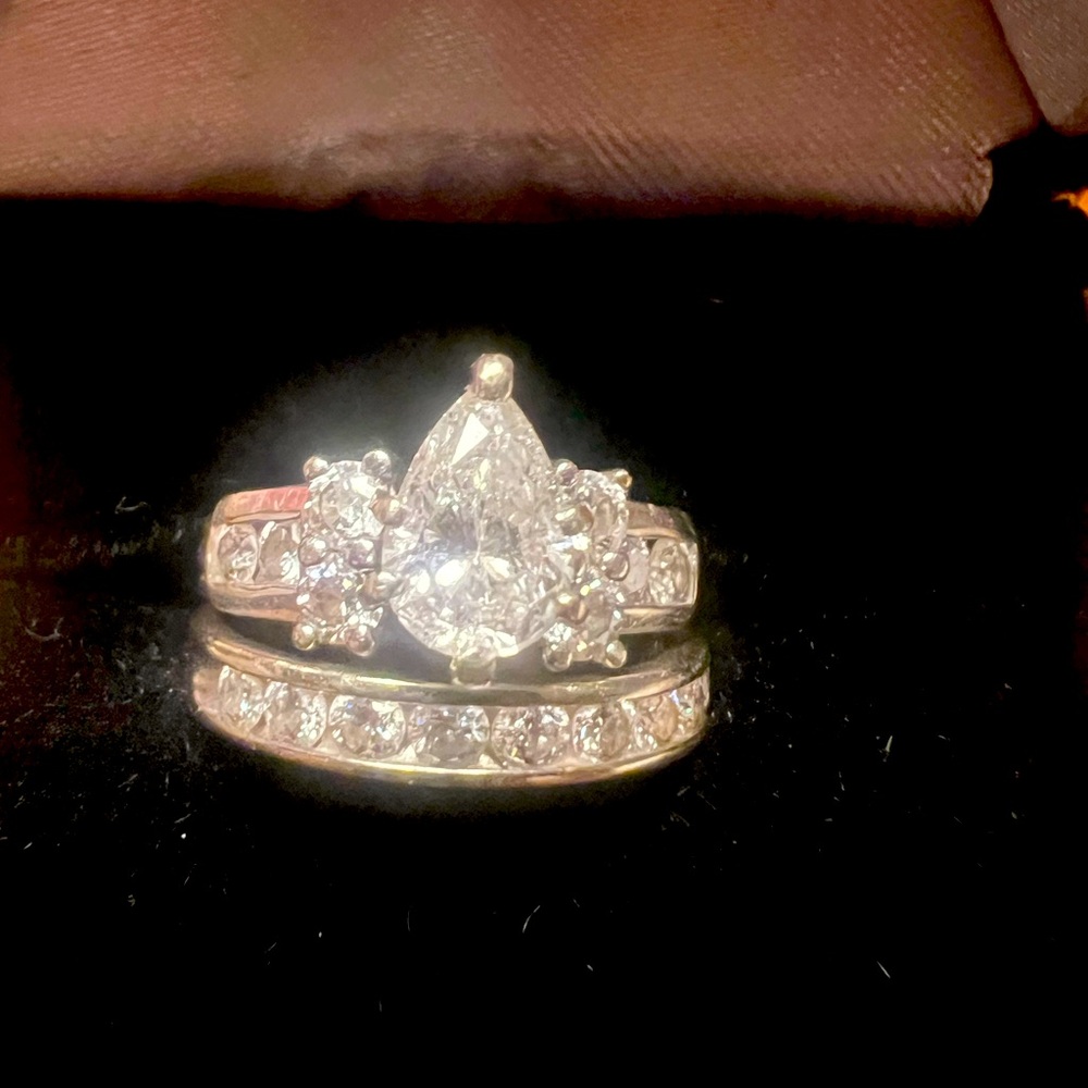 Beautiful 3 CT 3 ring Bridal Set